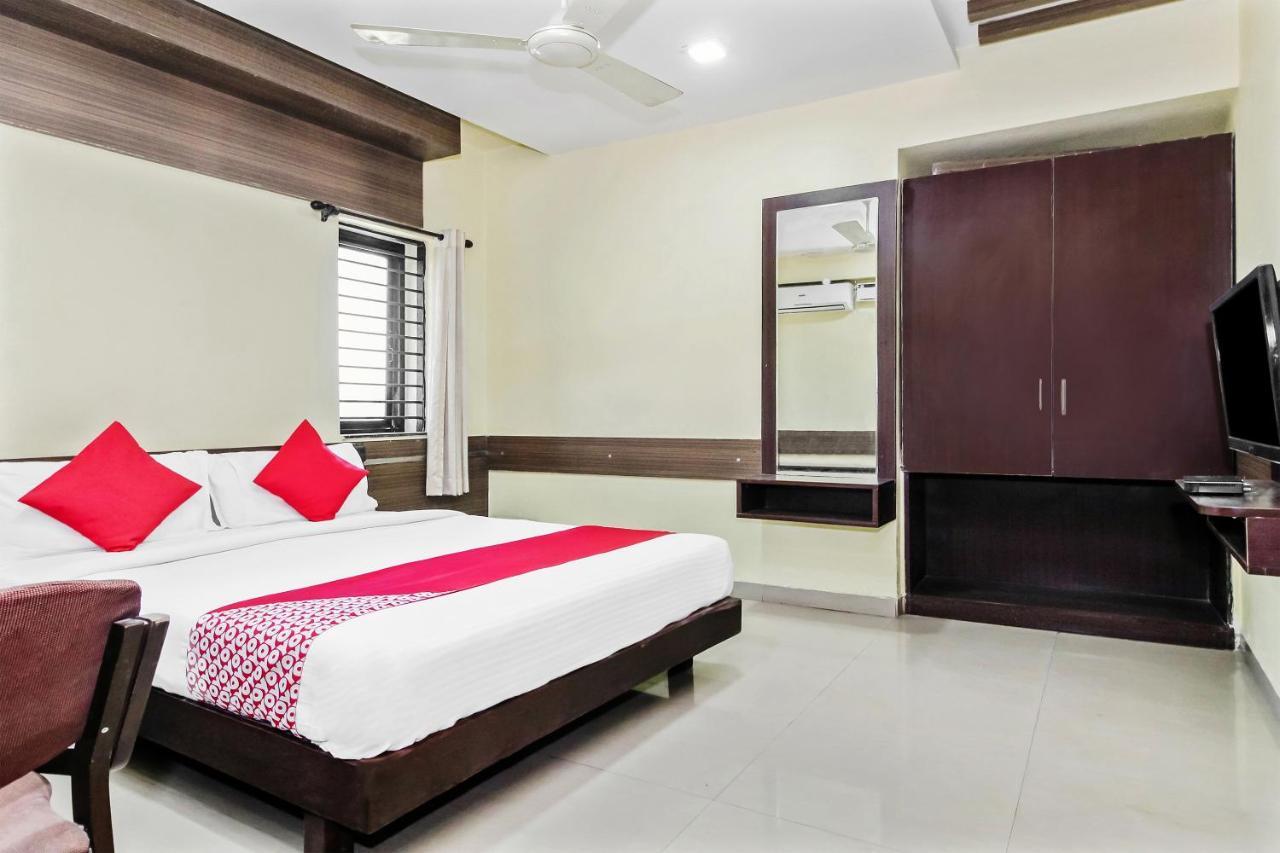 Oyo 30537 Hotel Megharaj Bijāpur Zewnętrze zdjęcie